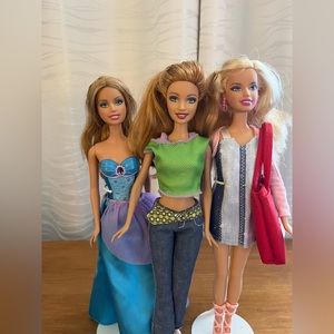 2008 Fashion Fever Summer Barbie Doll (centre doll), plus two extra dolls